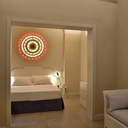 Palazzo Rudiae - Sant'Irene Apartment เลชเช ภายนอก รูปภาพ