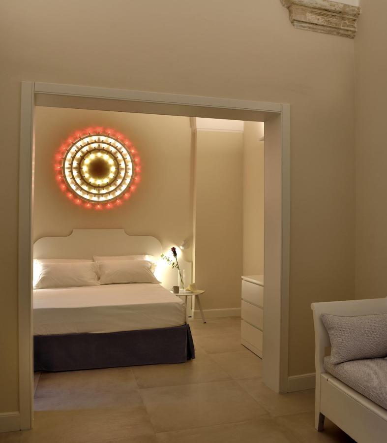 Palazzo Rudiae - Sant'Irene Apartment เลชเช ภายนอก รูปภาพ