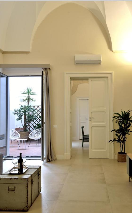 Palazzo Rudiae - Sant'Irene Apartment เลชเช ภายนอก รูปภาพ